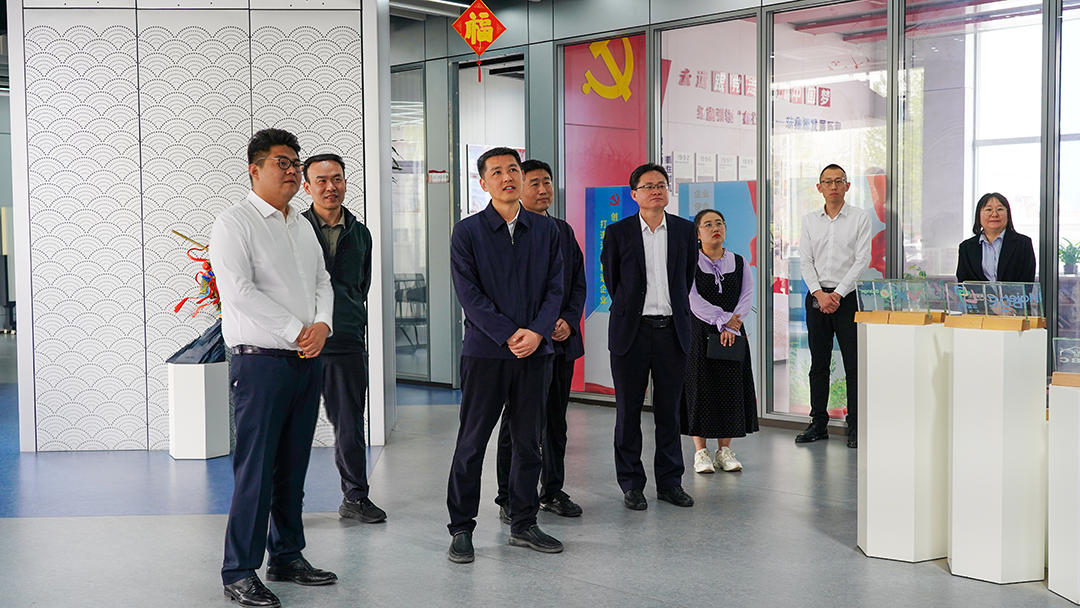 博兴县委副书记、代县长孔磊一行到访J9九游会老哥俱乐部调研产业发展情况(图1)