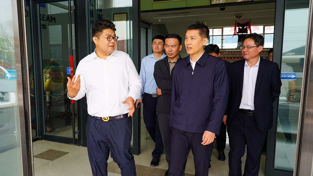 博兴县委副书记、代县长孔磊一行到访J9九游会老哥俱乐部调研产业发展情况(图4)